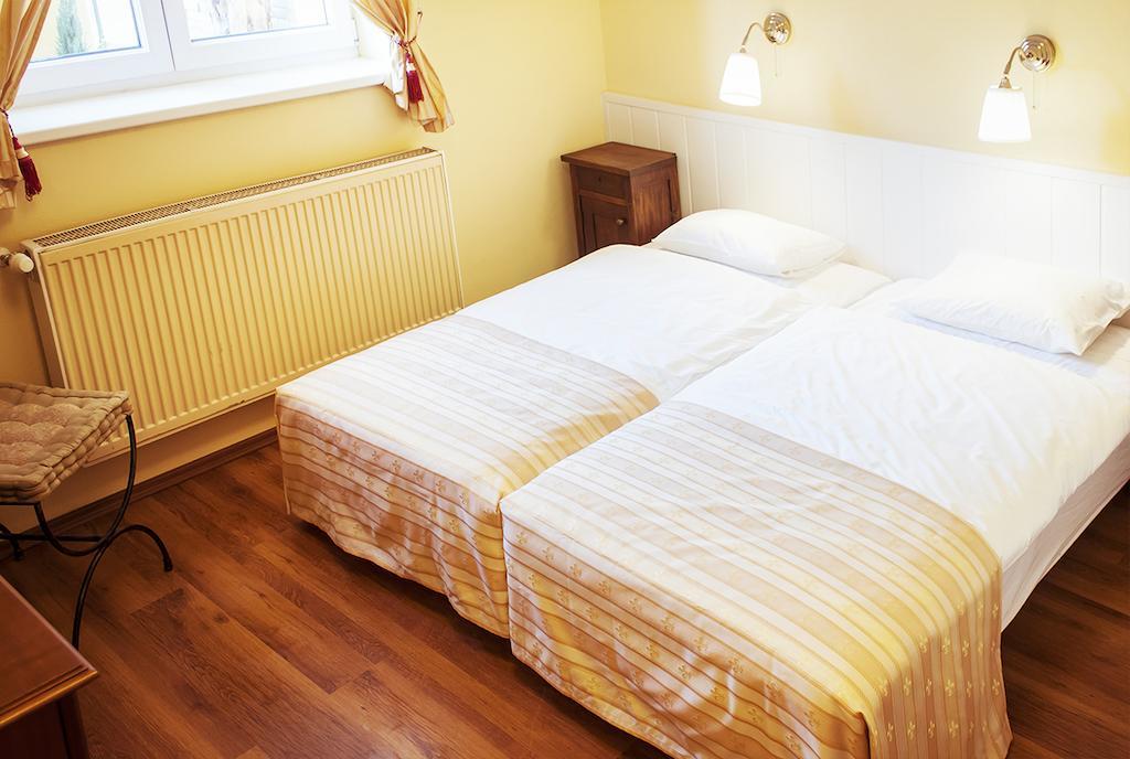Villa Sipeky Senec Oda fotoğraf